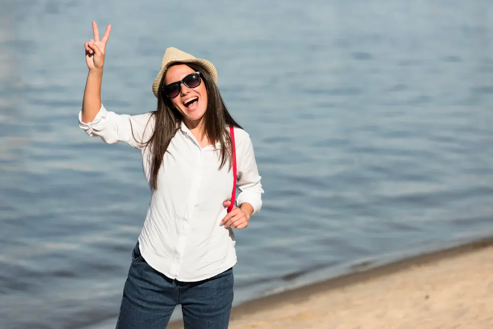 Jessica, founder of TravelWants, smiling at the beach